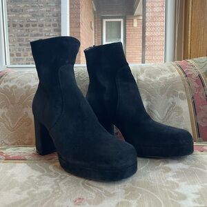 AGL Women’s Betty Block Heel Bootie. Size 35.5 EU/ 5.5 US
N12-02